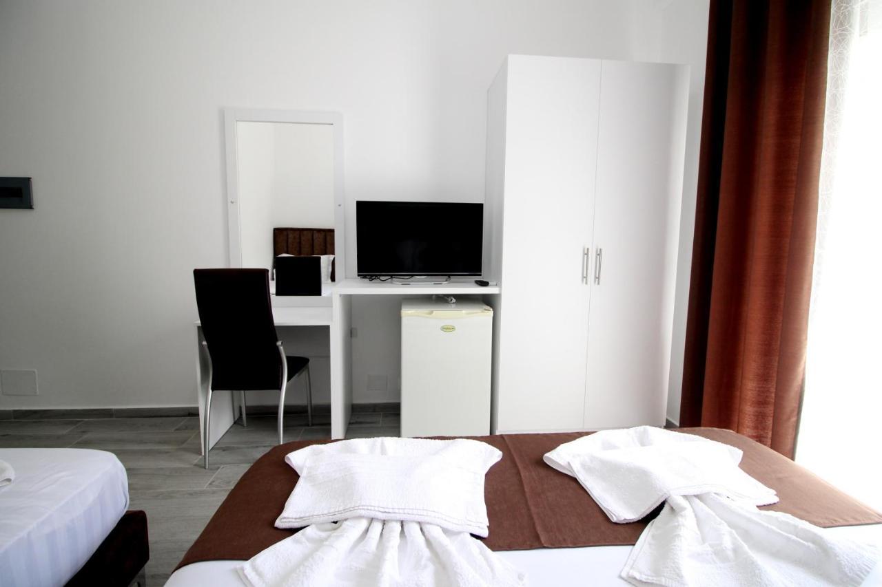 Hotel Vila Kapllani Sarandë Esterno foto